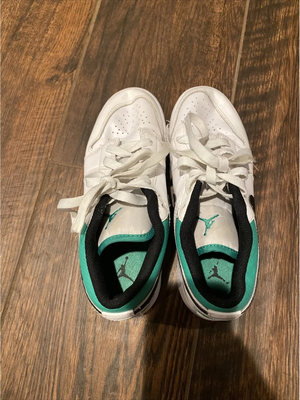Nike Air Jordan 1 Low GS White Lucky Green Size 4.5Y Youth (553560-129)